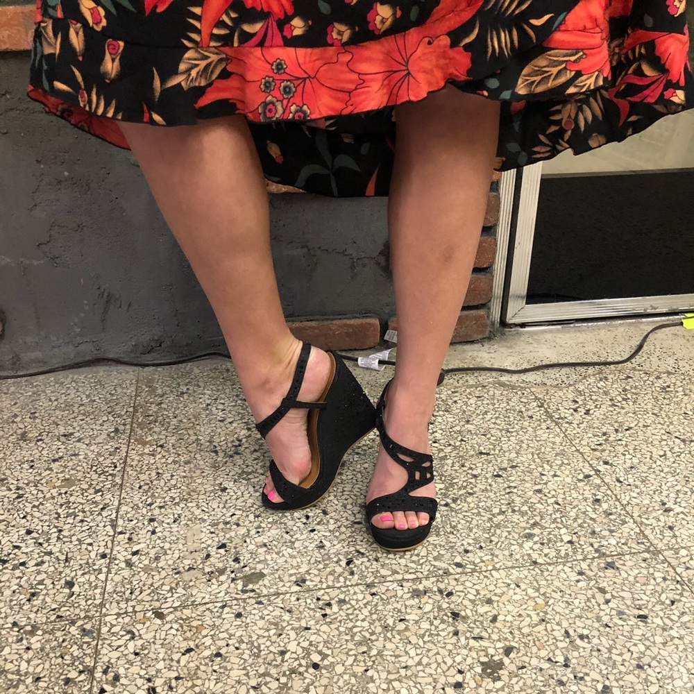 Shoes - Picture 2 of 4
